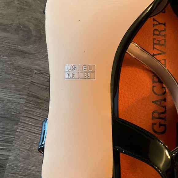 Ladies dress shoes - Picture 2 of 2